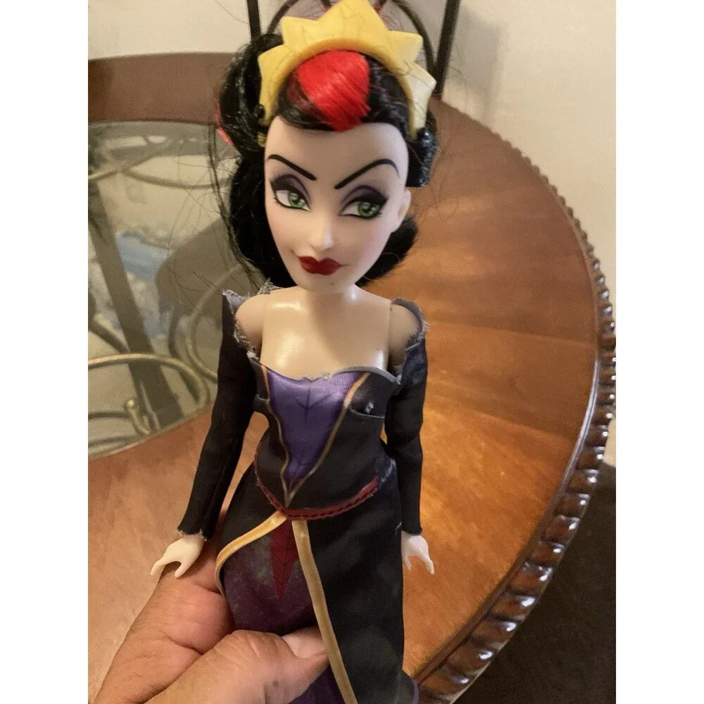 Disney Villains Snow White's Evil Queen 11